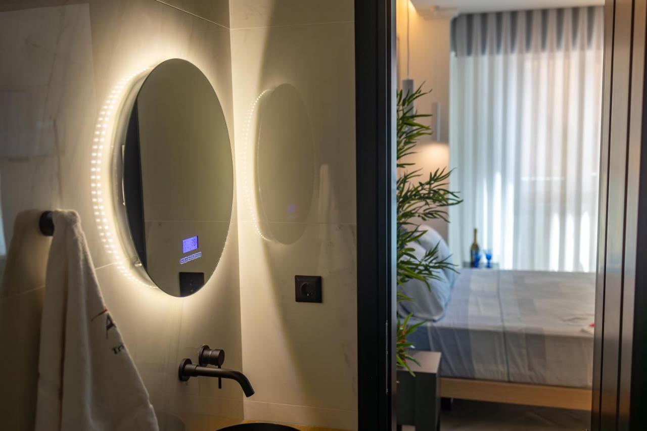 Aparthotel Triple A @ Trendy Psiri - Art & Nightlife Atene Esterno foto